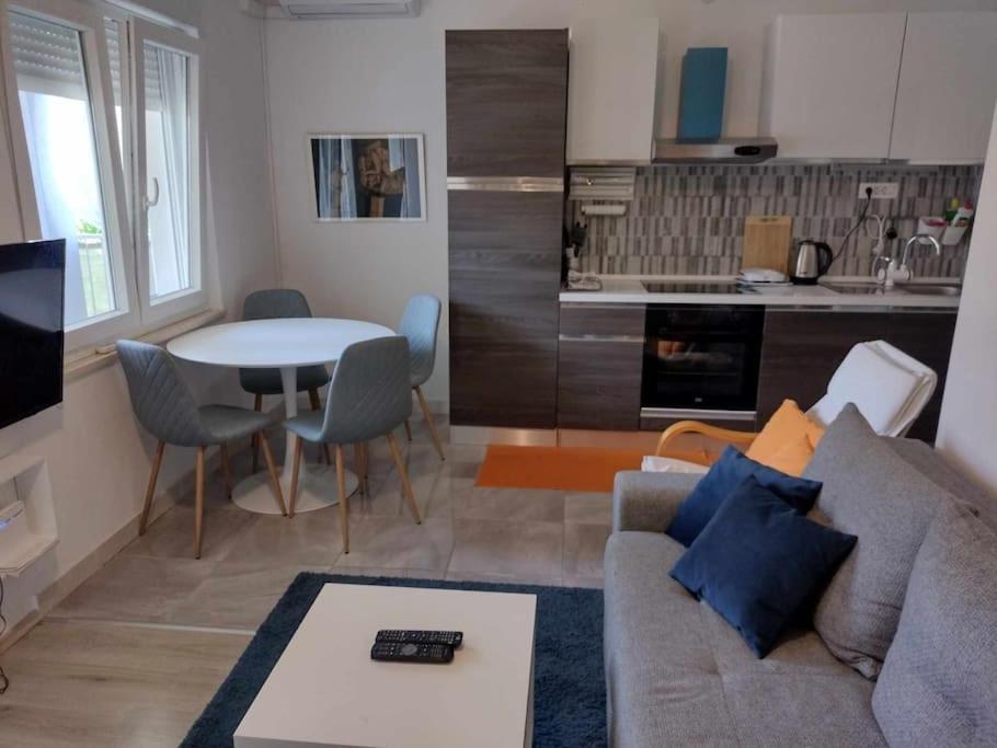 Beautiful Apartment With 2 Terraces And A Parking Space Kaštela Екстериор снимка